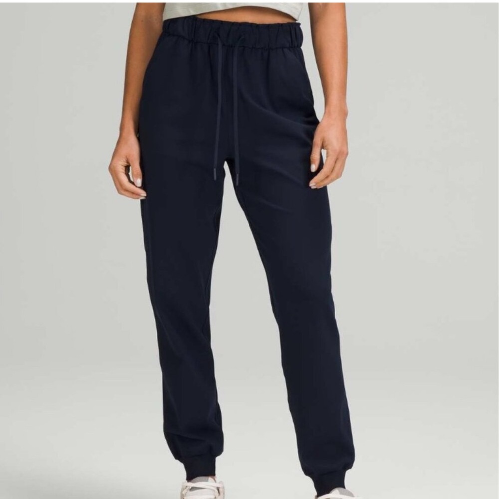 Lululemon Stretch High-Rise Jogger
Full Length